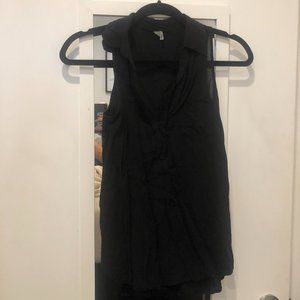 Sleeveless collared blouse